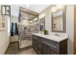 890 PERKIN Crescent - 45