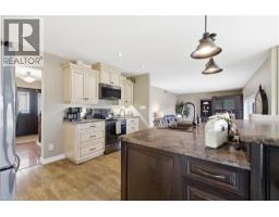 890 PERKIN Crescent - 9