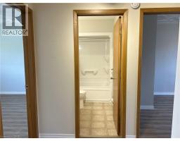 10 MONTCLAIR Crescent - 10