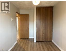 10 MONTCLAIR Crescent - 16