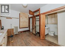 9 JOHN Street E - 15