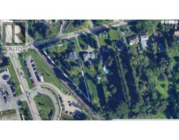 111 RIVERBANK Drive N - 2