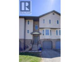 641 GRANGE Crescent - 3
