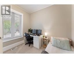 24 ROSE Avenue - 11