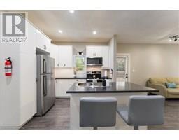 24 ROSE Avenue - 19