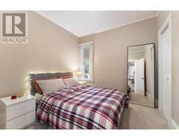 24 ROSE Avenue - 22
