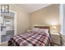 24 ROSE Avenue - 23