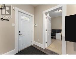 24 ROSE Avenue - 5