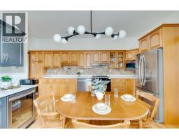 483 MAIN Street W - 13