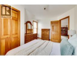 483 MAIN Street W - 22
