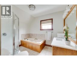 483 MAIN Street W - 26