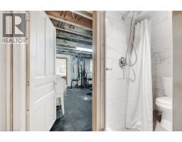 483 MAIN Street W - 34