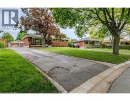 8 ROBROY Court - 2