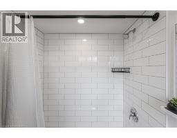 8 ROBROY Court - 24
