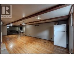 8 ROBROY Court - 25