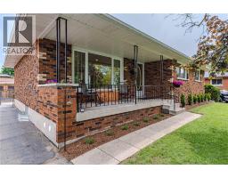 8 ROBROY Court - 3