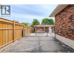8 ROBROY Court - 31