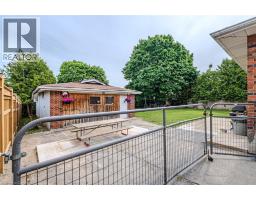 8 ROBROY Court - 32