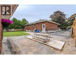 8 ROBROY Court - 33