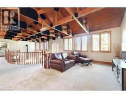 587 HILLCREST Road - 24