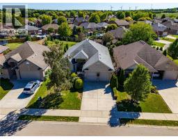 60 WILLOWDALE Crescent - 1