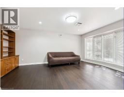 701 UNIVERSITY Avenue E - 9
