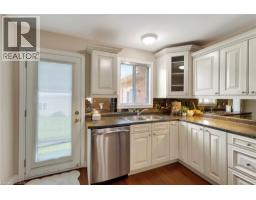 25 MAPLEVIEW Drive - 15