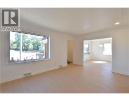238 LOWTHER Street N - 8