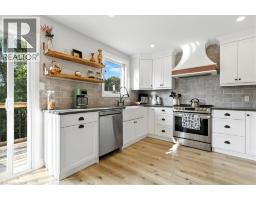 36 NOTCHWOOD Court - 7