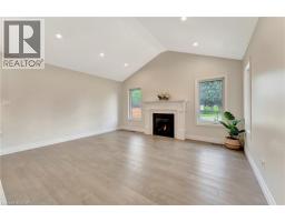 4 LIVINGSTON Drive - 18