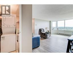 35 GREEN VALLEY Drive UnitNo. 1605 - 12