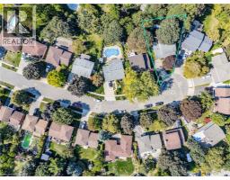 20 CRESTWOOD Drive - 2
