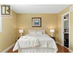 2 CALEDONIA Avenue - 22