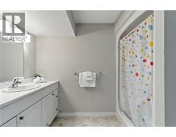 2 CALEDONIA Avenue - 33