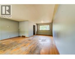 33 EVERGREEN Crescent - 12
