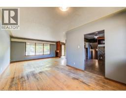 33 EVERGREEN Crescent - 13