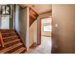 33 EVERGREEN Crescent - 30