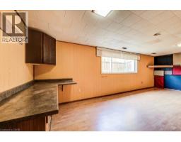33 EVERGREEN Crescent - 33