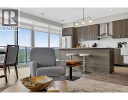 15 GLEBE Street UnitNo. 1313 - 7