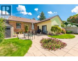 97 ELLIS Crescent S - 36