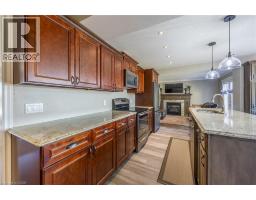 22 FALLS Crescent - 11