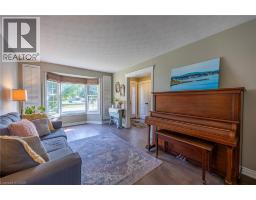 22 FALLS Crescent - 13