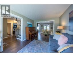 22 FALLS Crescent - 14