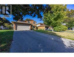 22 FALLS Crescent - 2