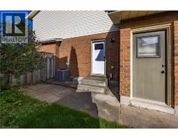 22 FALLS Crescent - 31