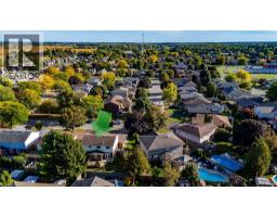 22 FALLS Crescent - 36