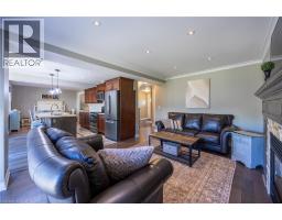 22 FALLS Crescent - 8