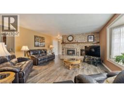 54 BEE Street - 10