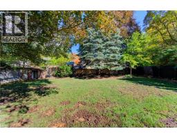 88 ELLIS Crescent S - 40