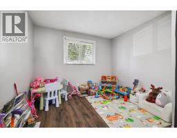 9 INGLEWOOD Street - 13